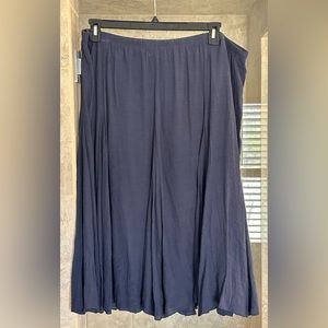New with tags! Roz & Ali Blue crepe skirt, Size 2X